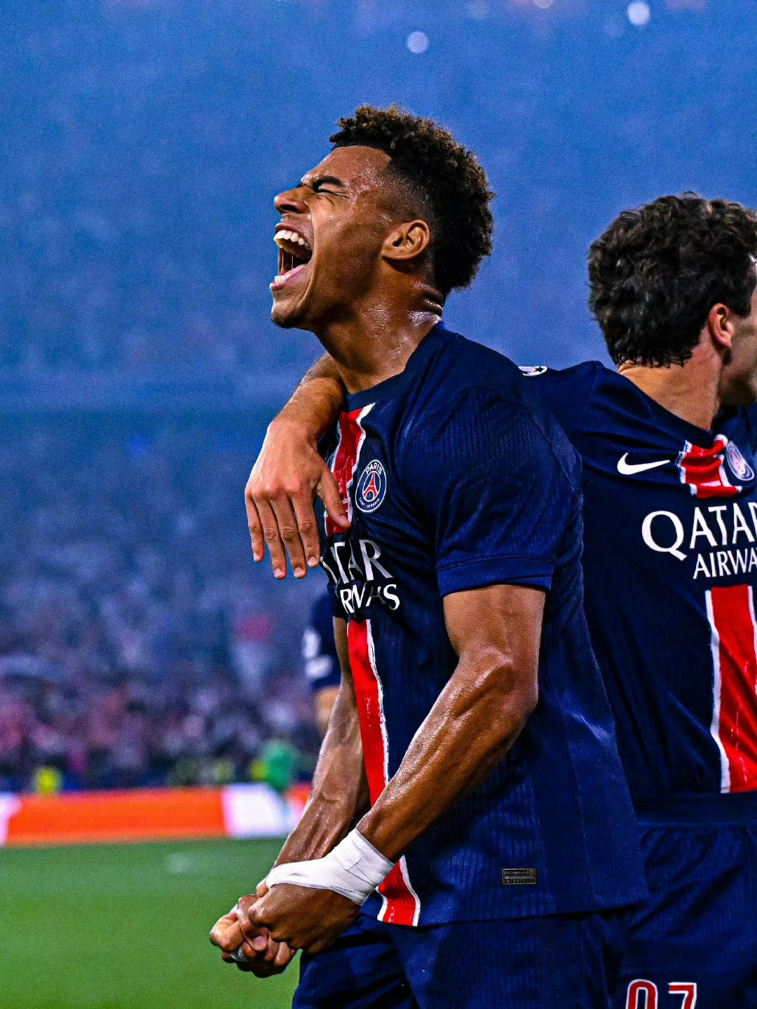 里程碑夜巴黎圣日耳曼防线松动，荷甲今晨刷纪录，质疑声仍在，年轻球员得到机会的简单介绍