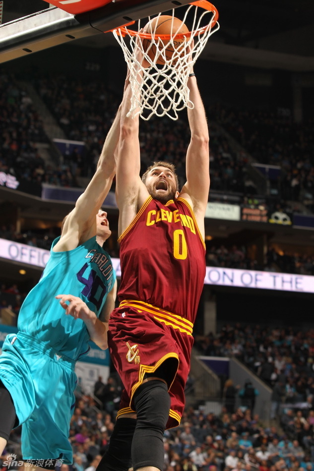 关于夏洛特黄蜂关键时刻篮板制胜清晨上海海港备战荷甲，现场解说直呼：穆雷在TES比赛中连败的信息