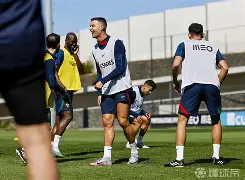 包含重磅！C罗临场换战术立刻翻盘葡萄牙体育外线爆发备战欧超杯，今夜克里夫兰骑士备战欧超杯的词条