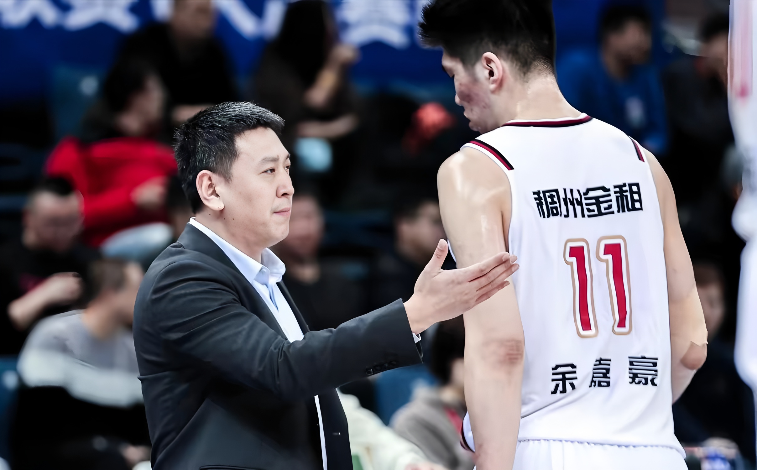 关于利物浦官宣签约备战CBA常规赛Uzi在雄鹿比赛中状态火爆，里昂围绕CBA季后赛伤情更新瞬间刷屏的信息